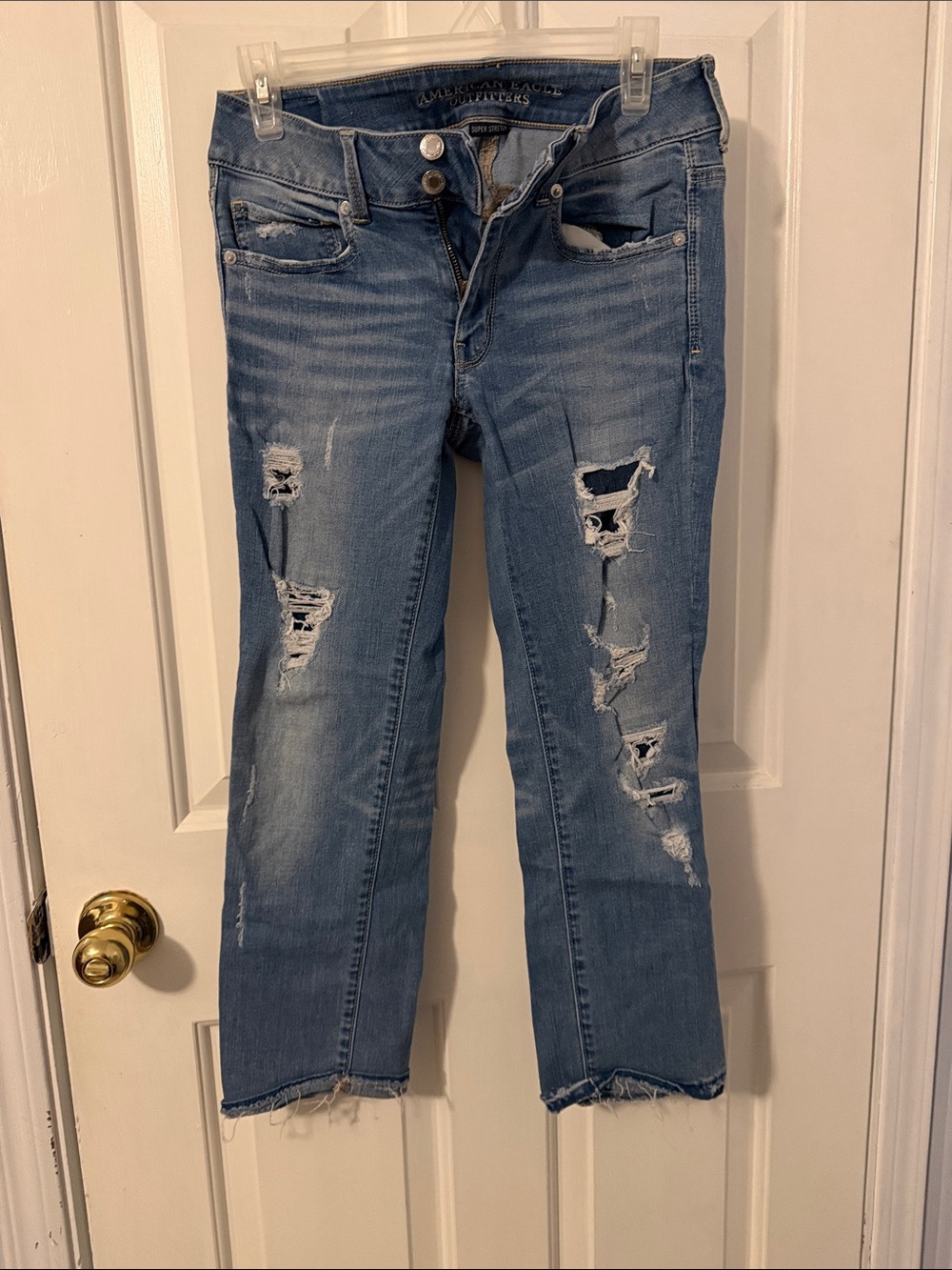 American Eagle Outfitters Medium Blue Distressed Cropped Jeans